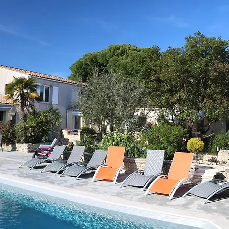 Del Re 9 Dans Avec Piscine La Flotte