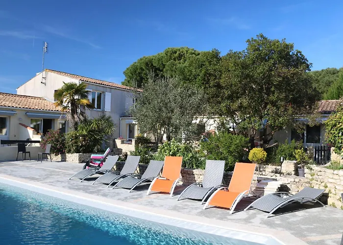 Del Re 9 Dans Avec Piscine La Flotte